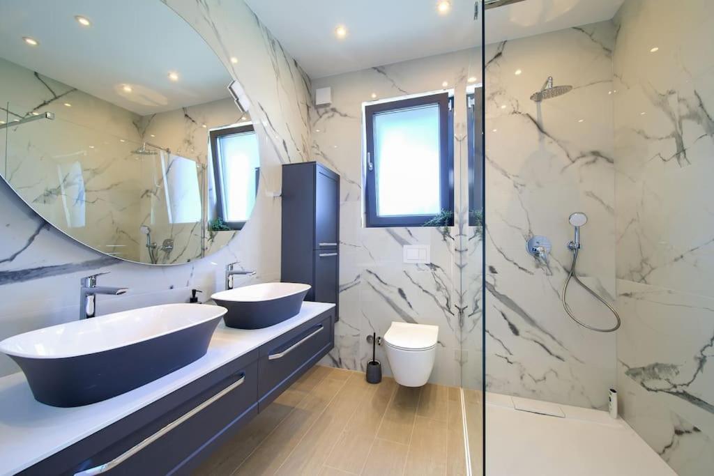 Luxury Villa Harmony With Heated Pool And Seaview Vrh  Eksteriør bilde