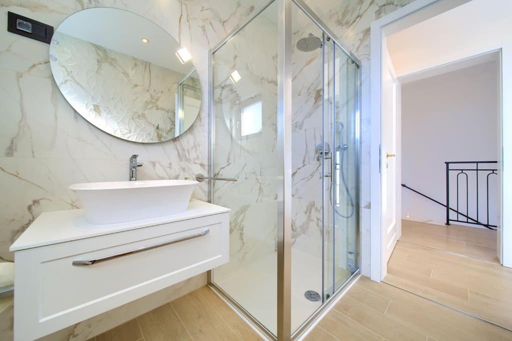 Luxury Villa Harmony With Heated Pool And Seaview Vrh  Eksteriør bilde