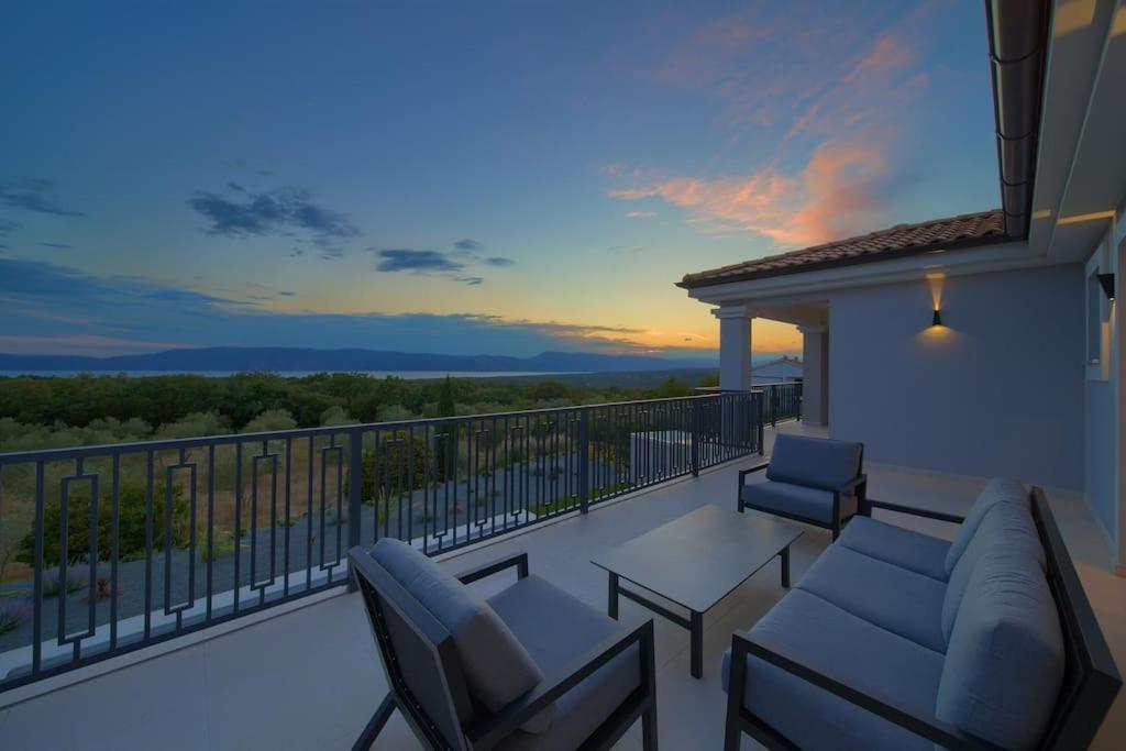 Luxury Villa Harmony With Heated Pool And Seaview Vrh  Eksteriør bilde