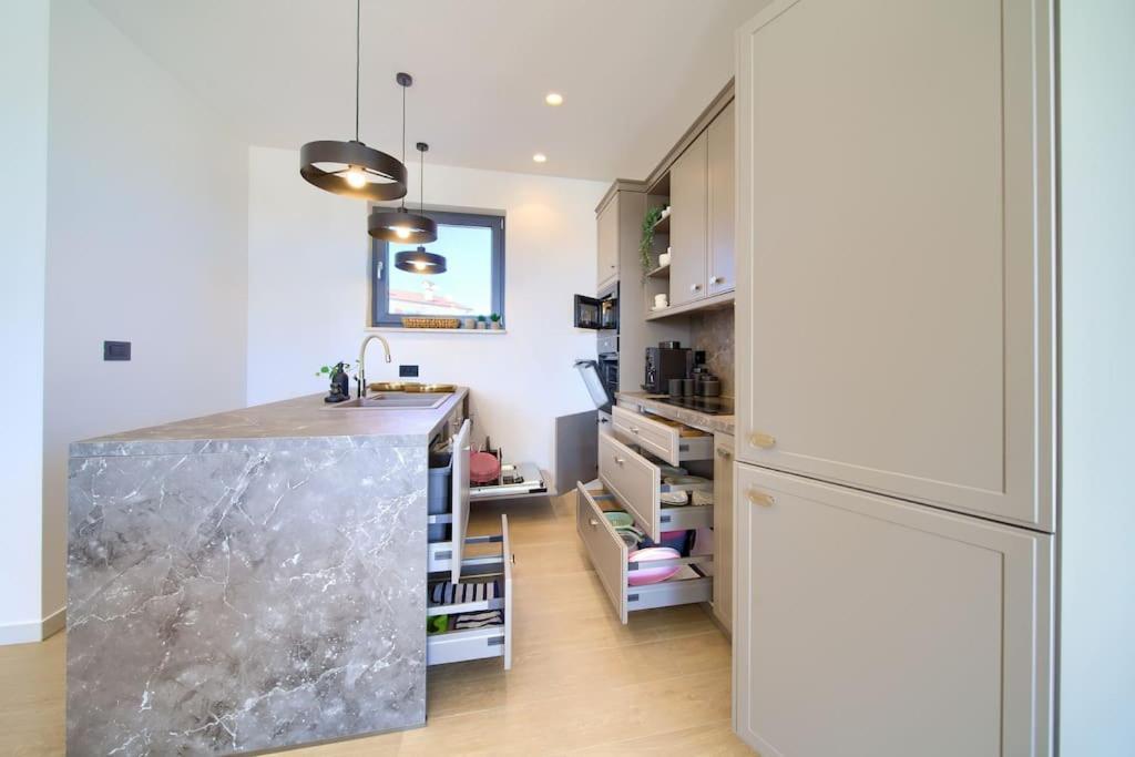 Luxury Villa Harmony With Heated Pool And Seaview Vrh  Eksteriør bilde