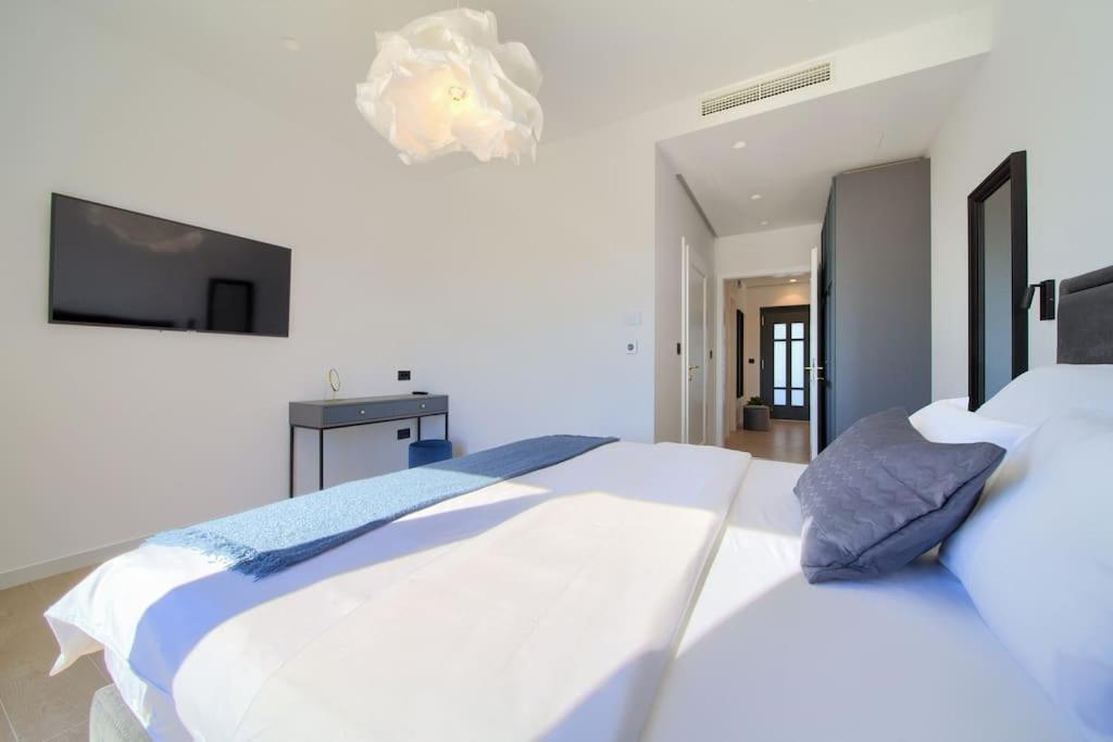 Luxury Villa Harmony With Heated Pool And Seaview Vrh  Eksteriør bilde