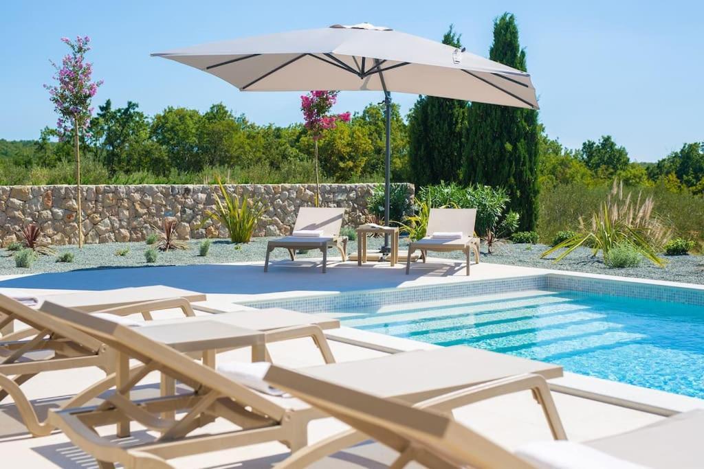 Luxury Villa Harmony With Heated Pool And Seaview Vrh  Eksteriør bilde