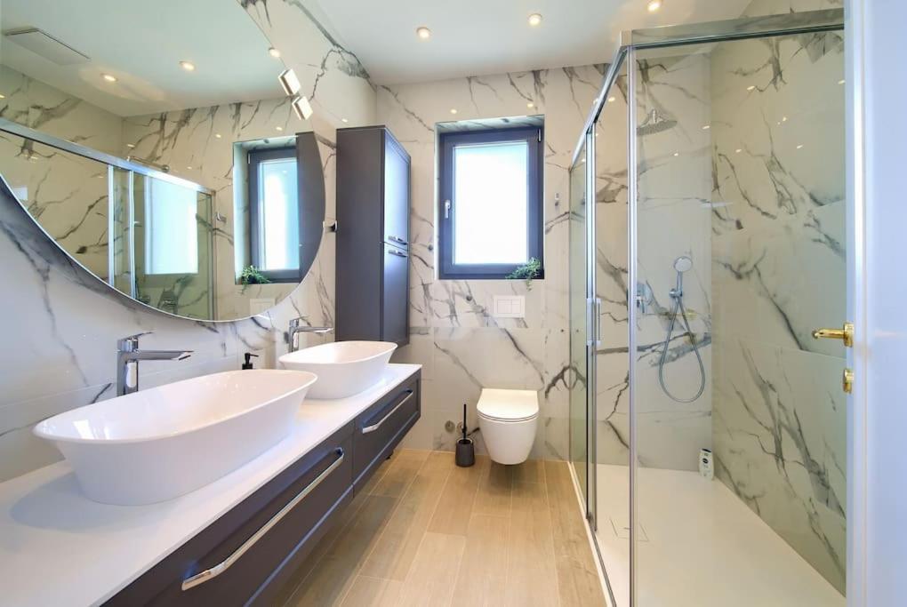 Luxury Villa Harmony With Heated Pool And Seaview Vrh  Eksteriør bilde